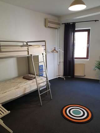 Хостелы Popcorn Hostel Бухарест Кровать в общем номере для женщин с 4 кроватями-2